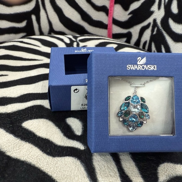 Swarovski Teal and Silver Crystal Necklace - Picture 1 of 2